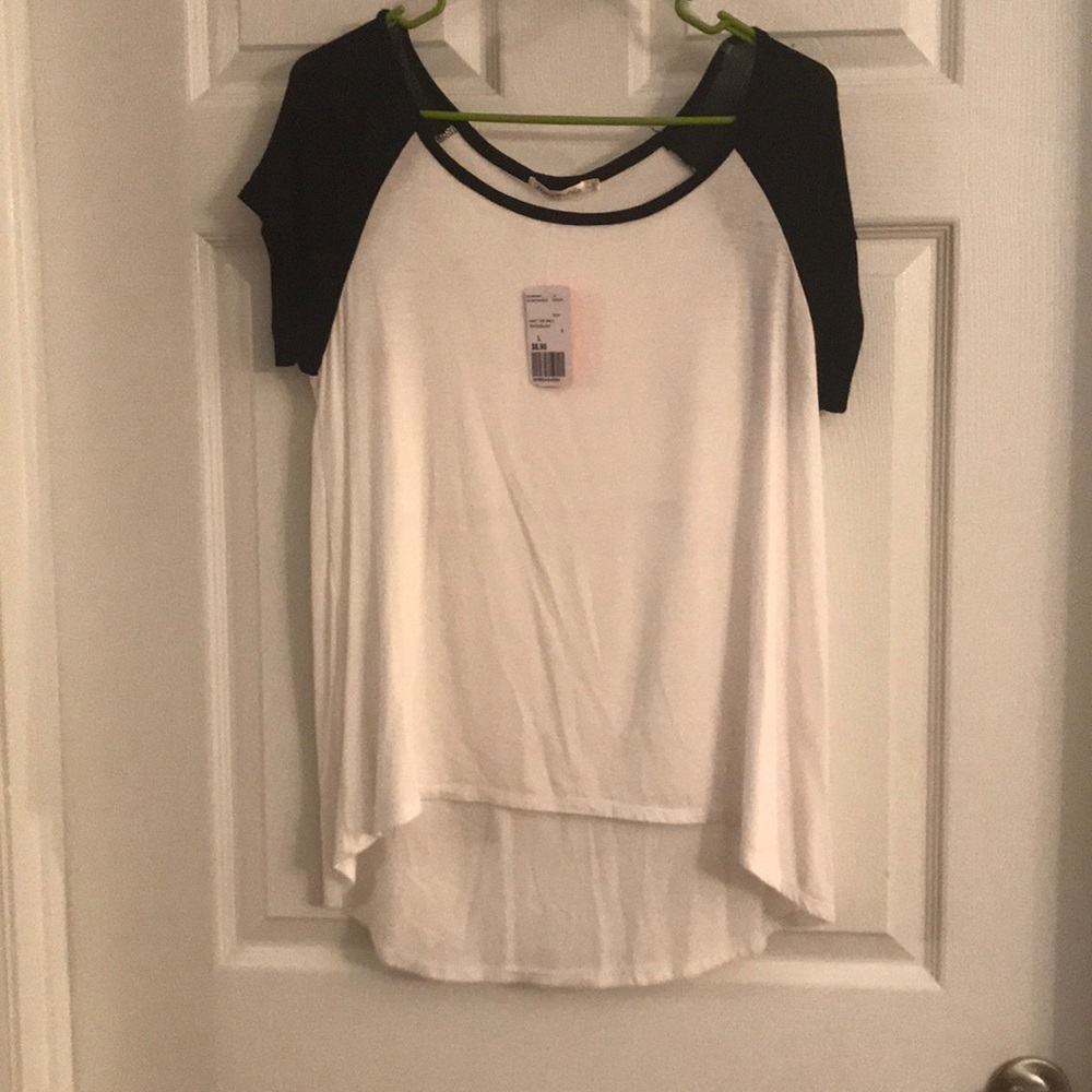 Women’s black and white casual top